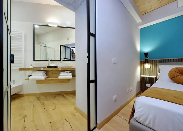 מלון Charming Navona 4*