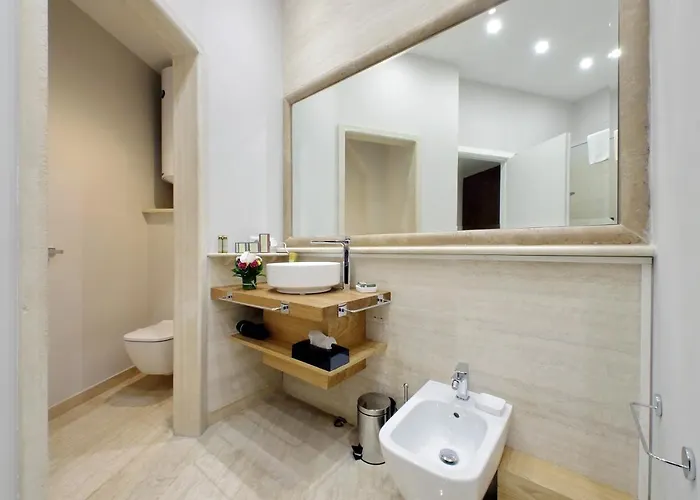 מלון Charming Navona 4*