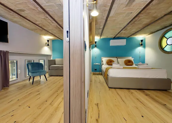 מלון Charming Navona 4*
